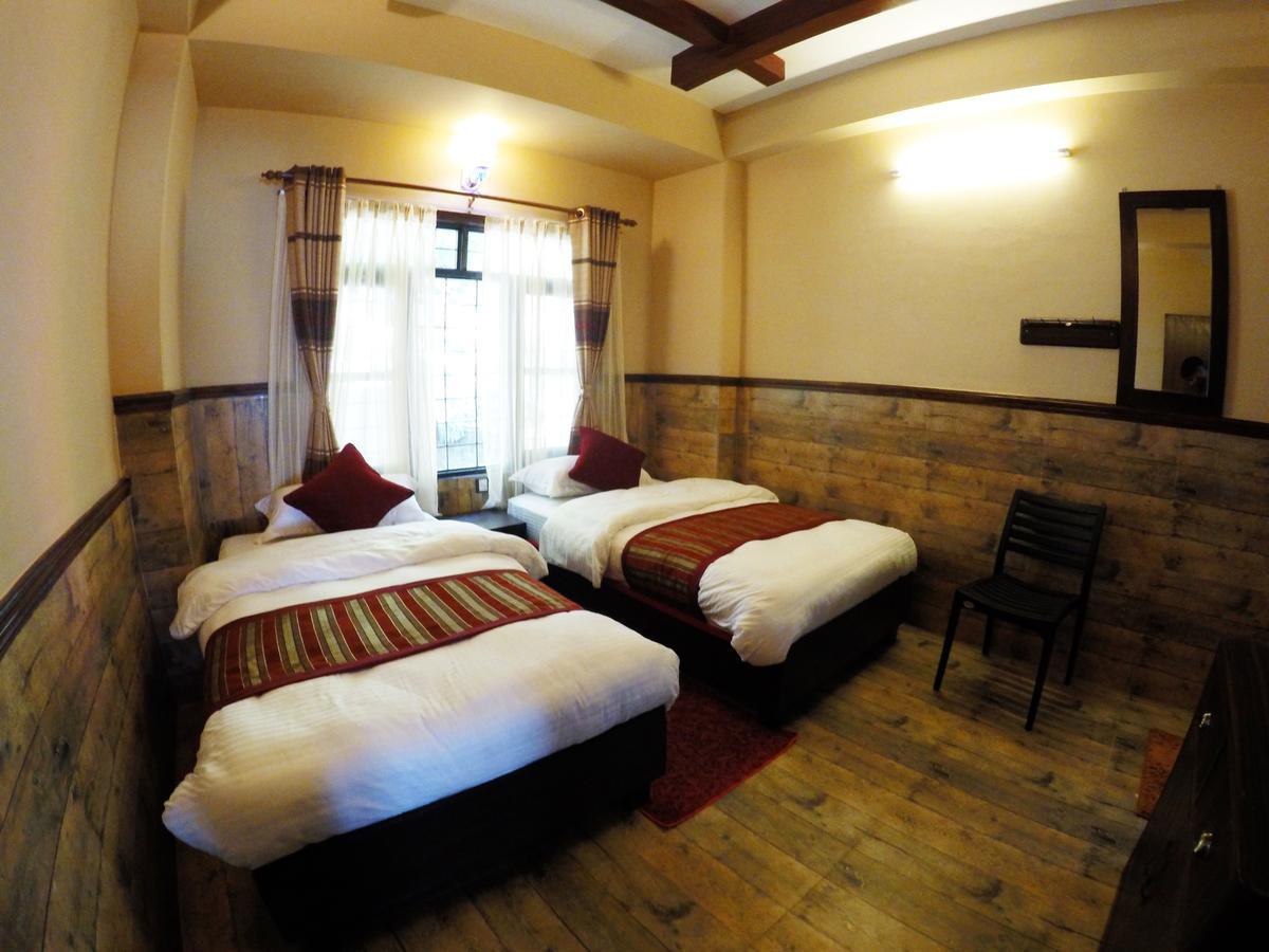 Hotel Forest Lake Backpackers' Hostel Покхара Экстерьер фото